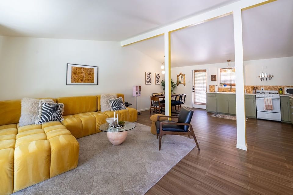 Living Room / Lounge