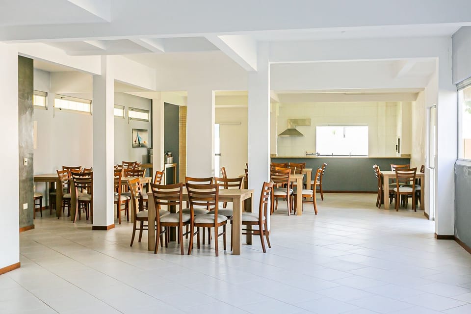 Basic Apartment | Dining