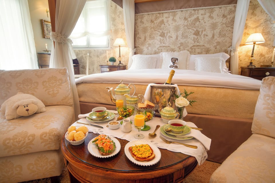 Deluxe Suite | In-room safe, soundproofing, iron/ironing board, free WiFi