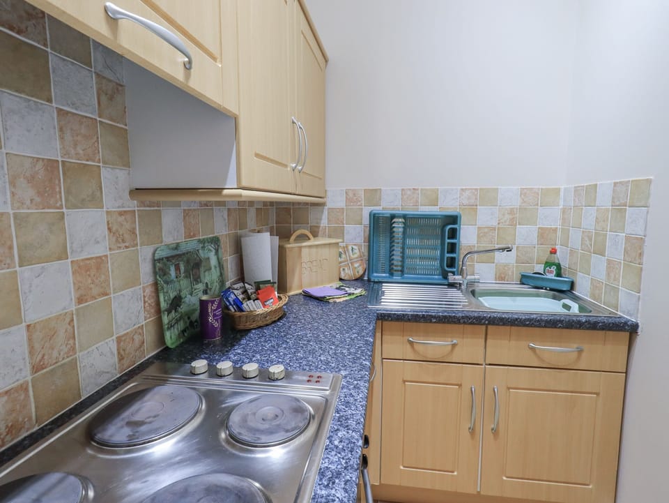 Cottage | Private kitchen | Cookware/dishes/utensils