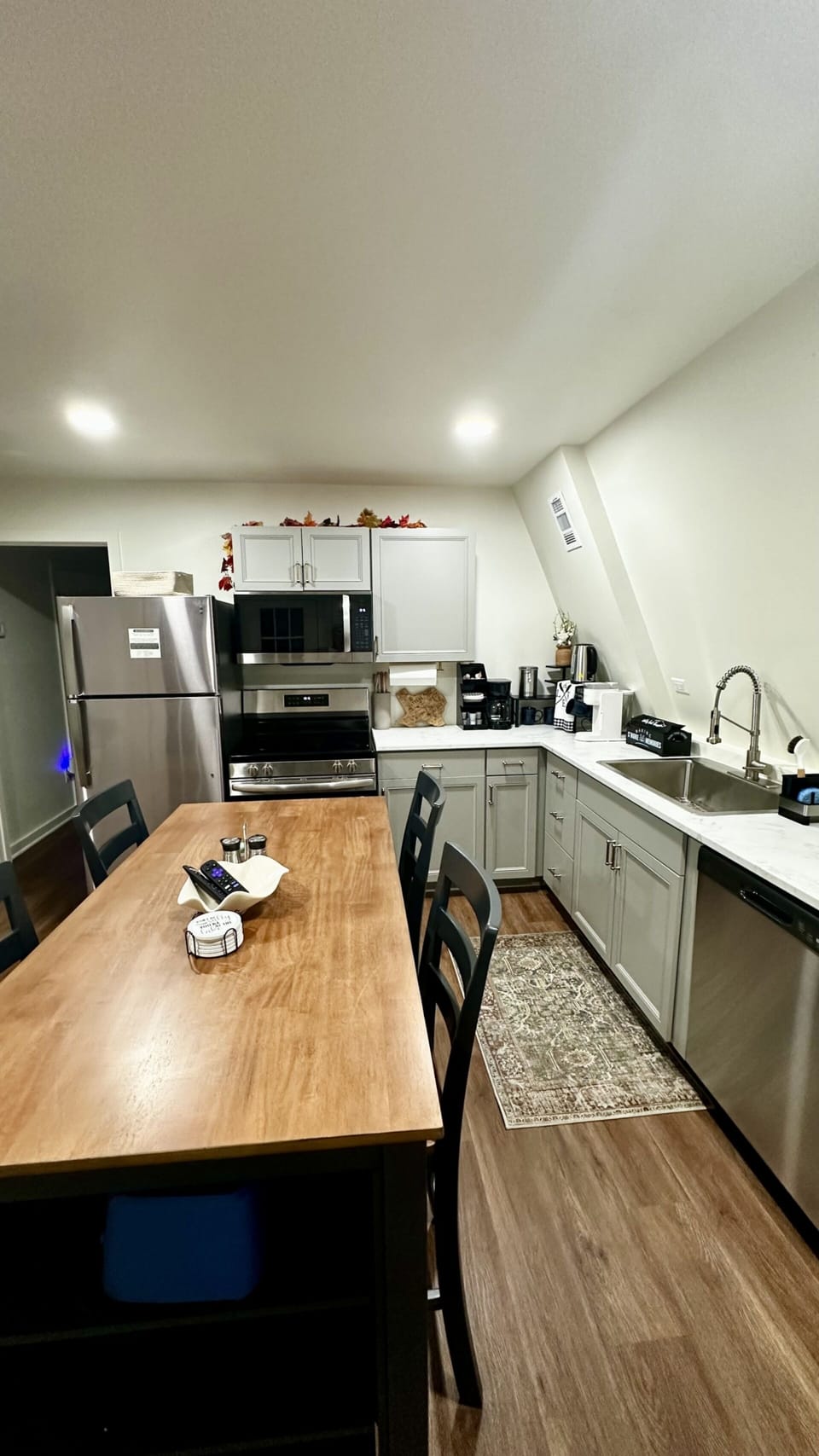 Living Room + Kitchen (open space): Fully Equipped Kitchen & Cozy Living Space — Perfect for Gathering
