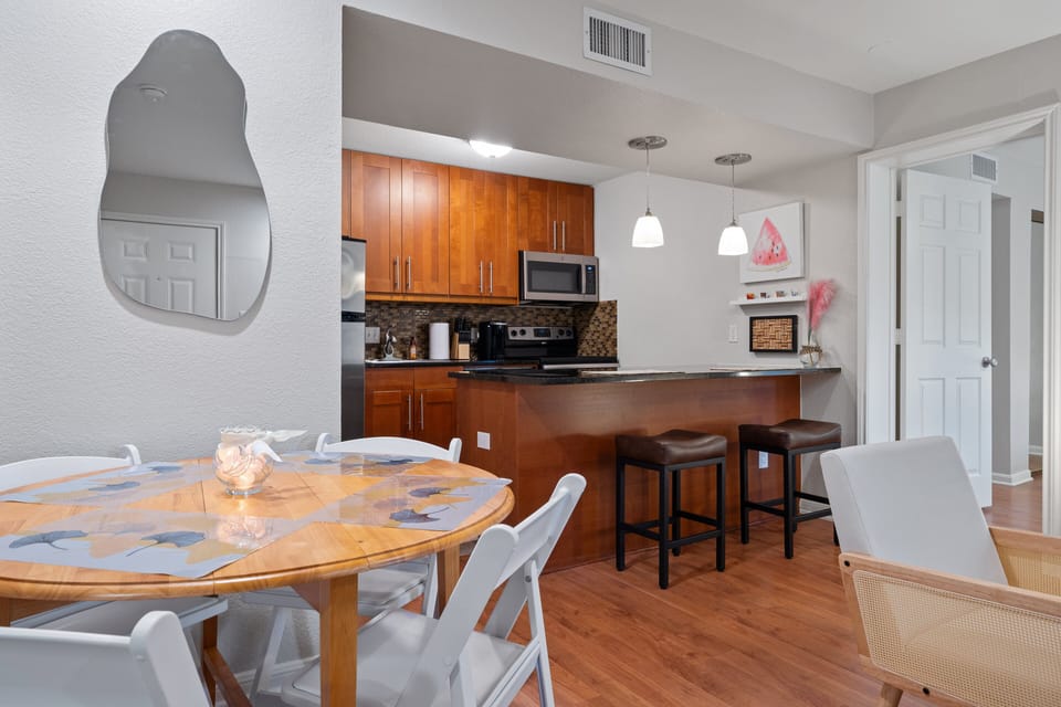 Dining Room table and chairs set-up