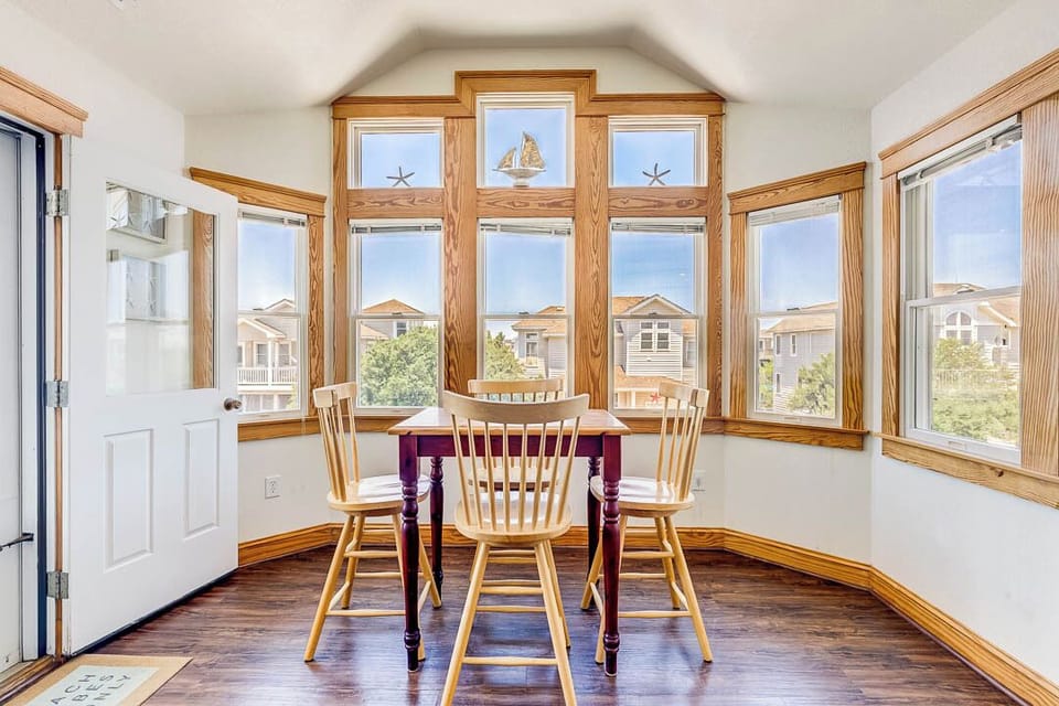 Top-Level Living Room with Additional Table (seats 4)
