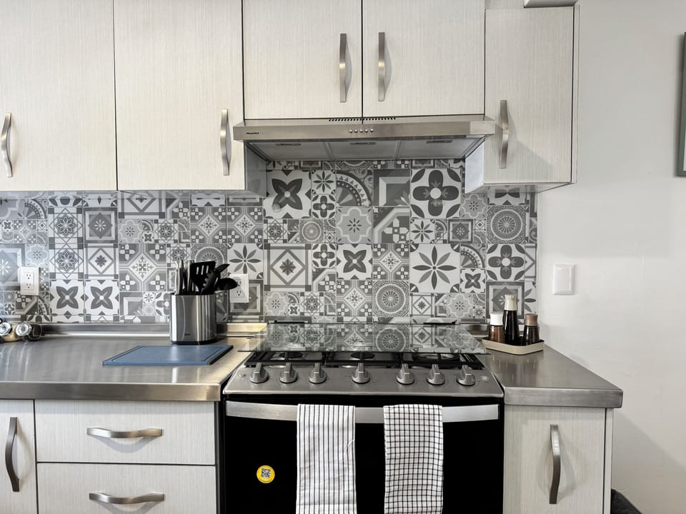Kitchen fully equipped.