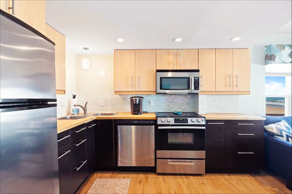 Prepare meals however you like. Includes a stove, oven, microwave and dishwasher