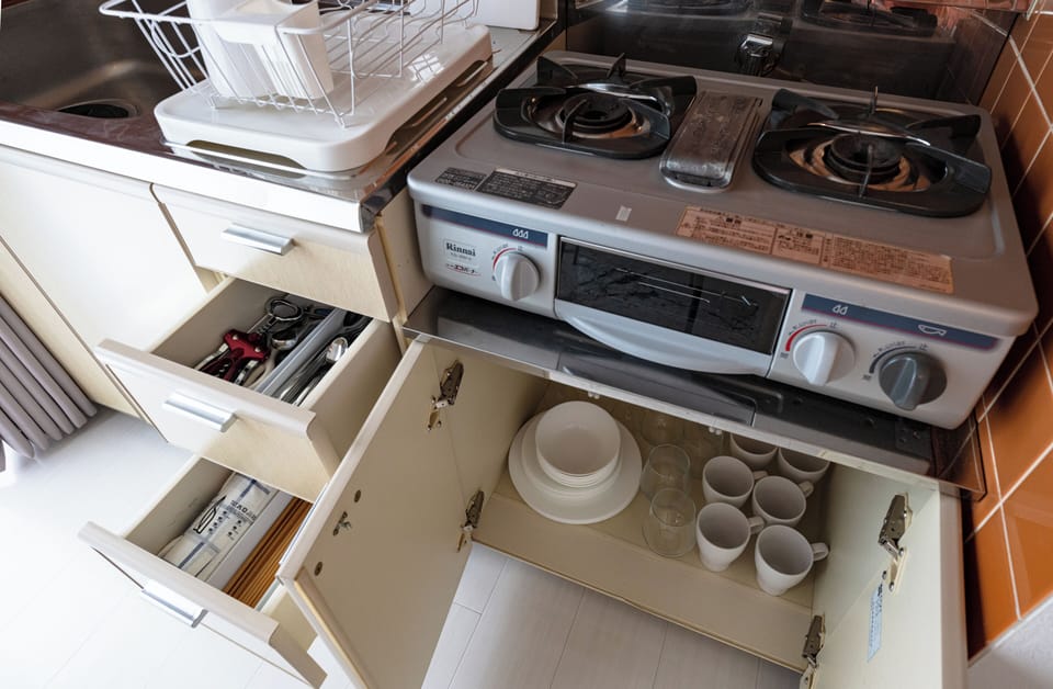 Apartment | Private kitchen | Full-size fridge, microwave, stovetop, cookware/dishes/utensils