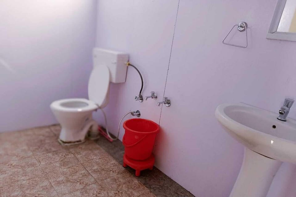 Deluxe Cottage, Lake View | Bathroom | Free toiletries, towels, soap, shampoo