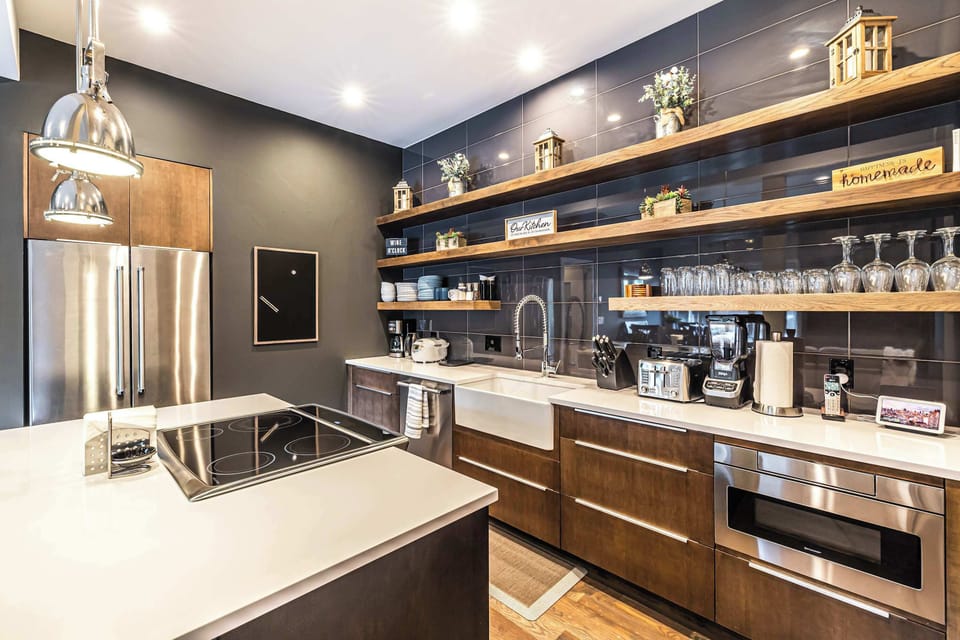 Kitchen: Main floor, drip coffee maker, toaster, blender, kettle, cooking utensils, tableware