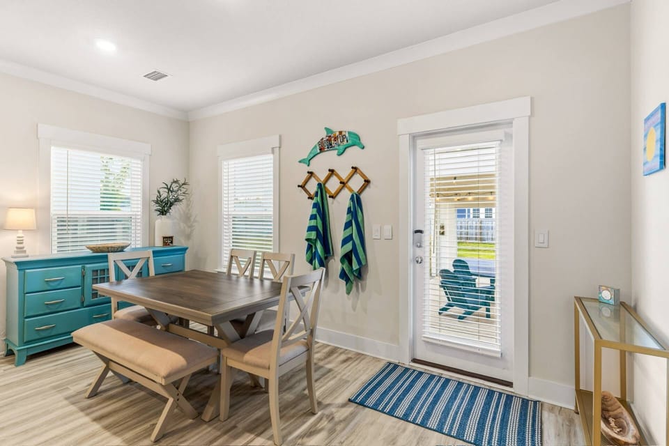 Dining table for 6 is the perfect spot for family game night