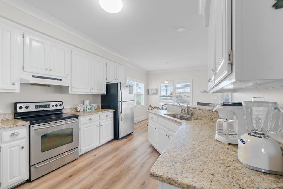 Signature House, 4 Bedrooms, Patio, Lagoon View | Private kitchen | Fridge, microwave, oven, stovetop