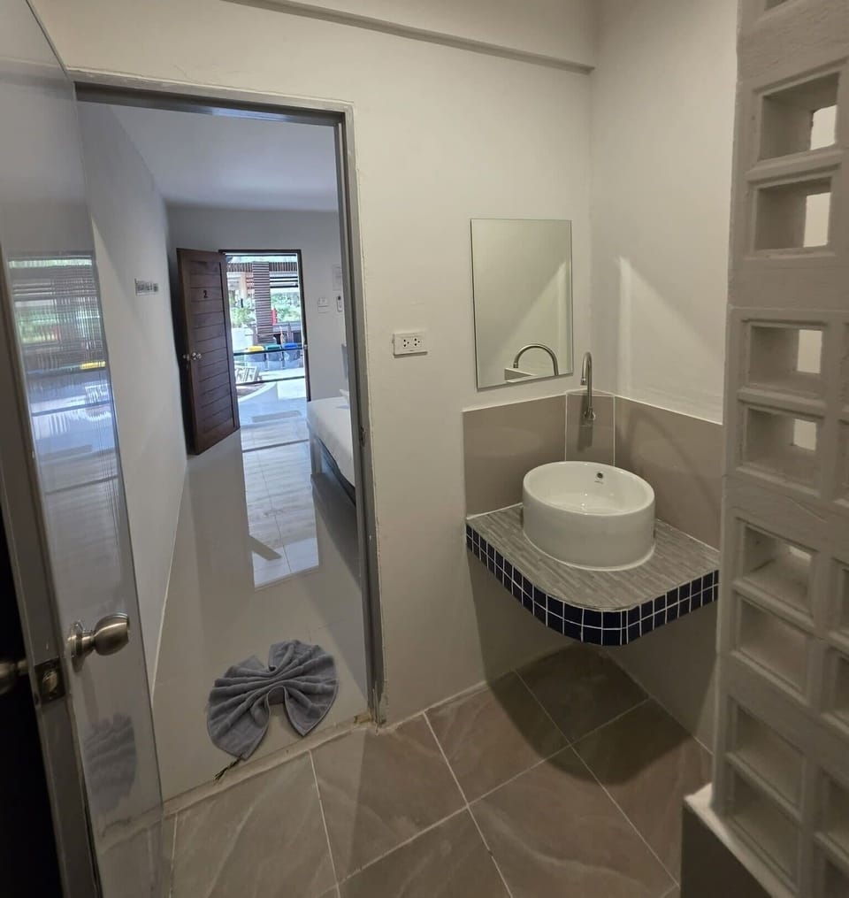Double Room, Non Smoking | Bathroom | Shower, free toiletries, towels, soap