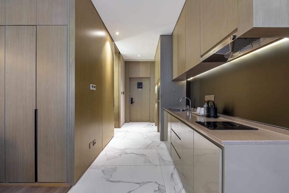 Deluxe Double Room | Private kitchen | Mini-fridge, microwave, cleaning supplies