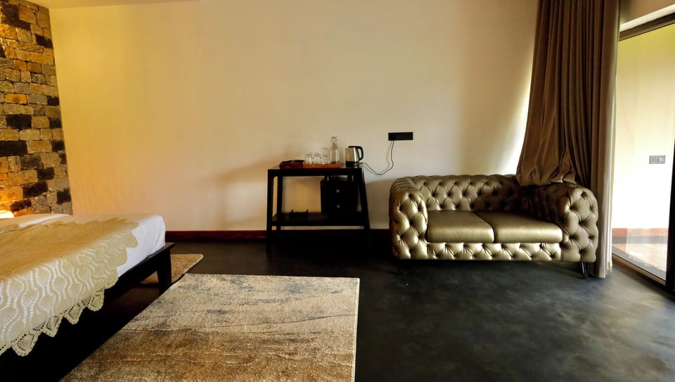 Deluxe Suite, Balcony, Garden View | Premium bedding, in-room safe, desk, soundproofing