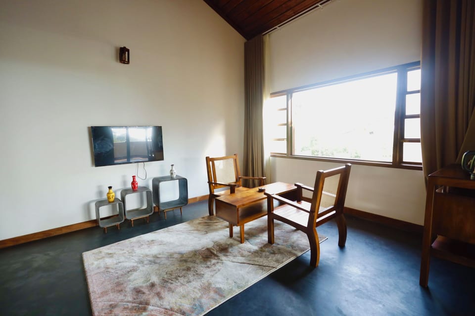 Luxury Suite, Balcony, Garden View | Premium bedding, in-room safe, desk, soundproofing