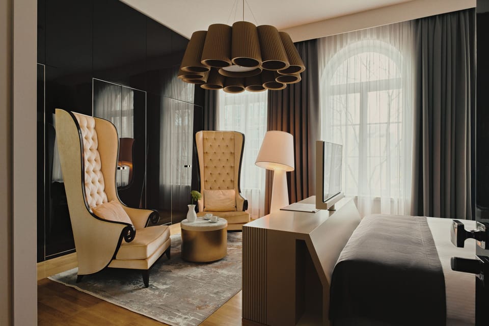 Deluxe Double Room | Living area