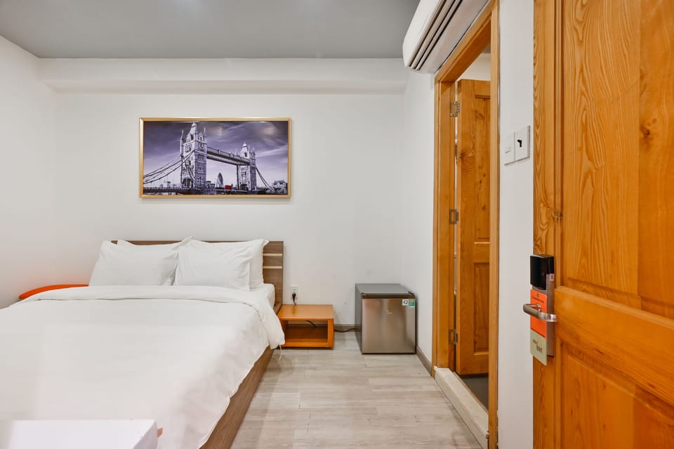 Superior Double Room with complimentary daily snack | Minibar, in-room safe, desk, laptop workspace