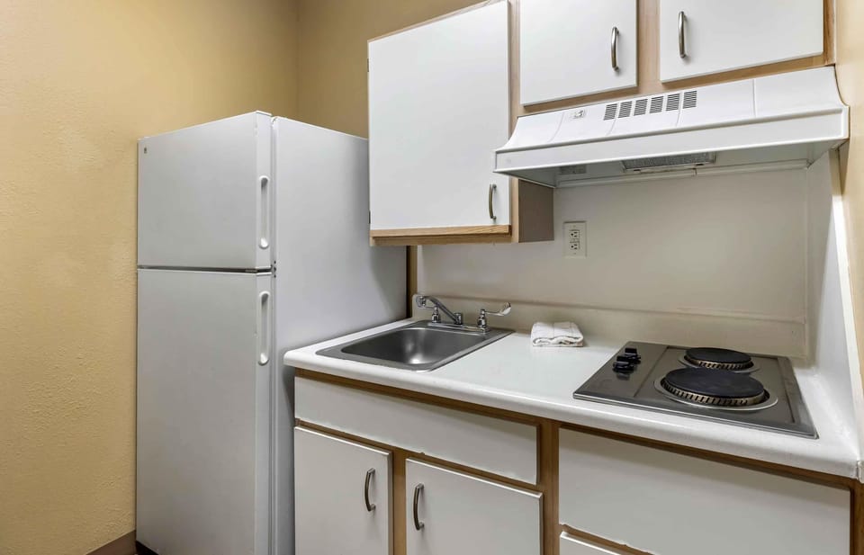 Fridge, microwave, stovetop