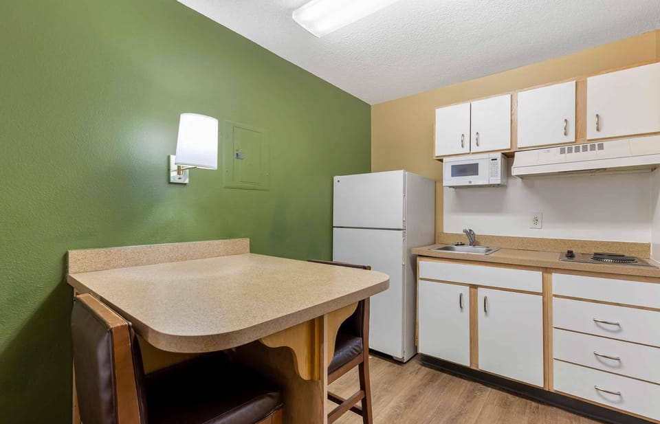 Deluxe Studio, 1 Queen Bed with Sofa bed, Non Smoking | Private kitchen | Fridge, microwave, stovetop