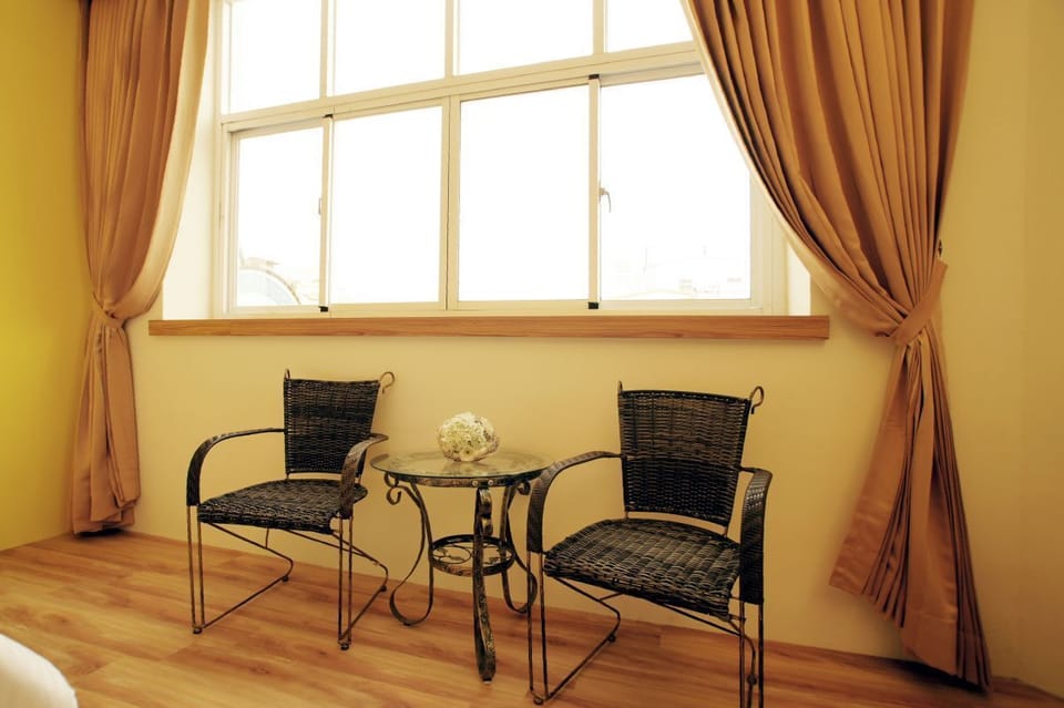 Deluxe Double Room, 1 Bedroom | Living area | LED TV