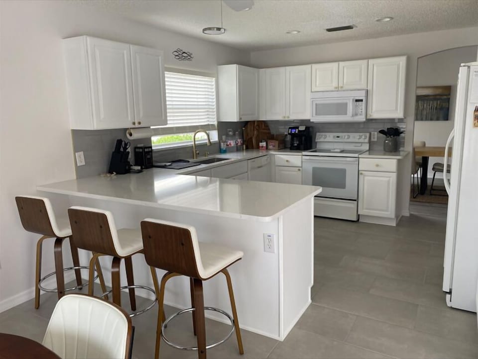 Kitchen with breakfast bar & breakfast table