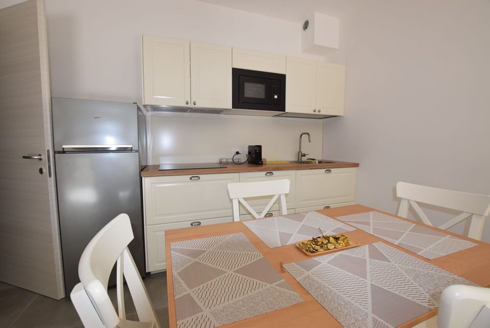 Autumn, Kitchen, Living Room, Spring, Summer