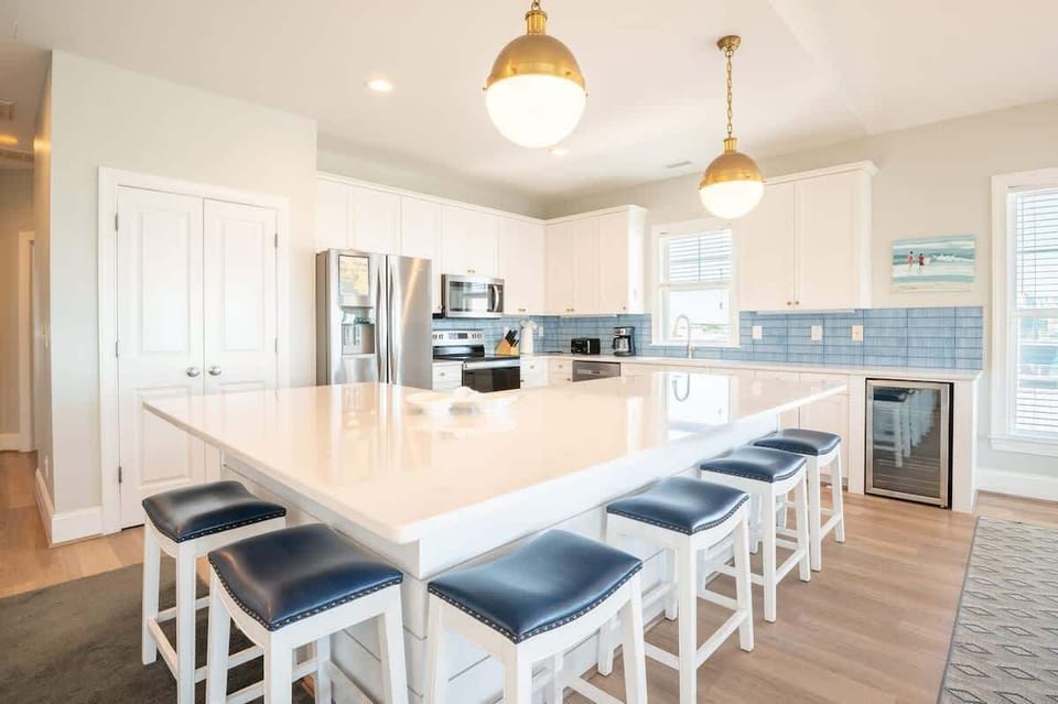 Level 3-Ocean View Kitchen with Quartz Counters