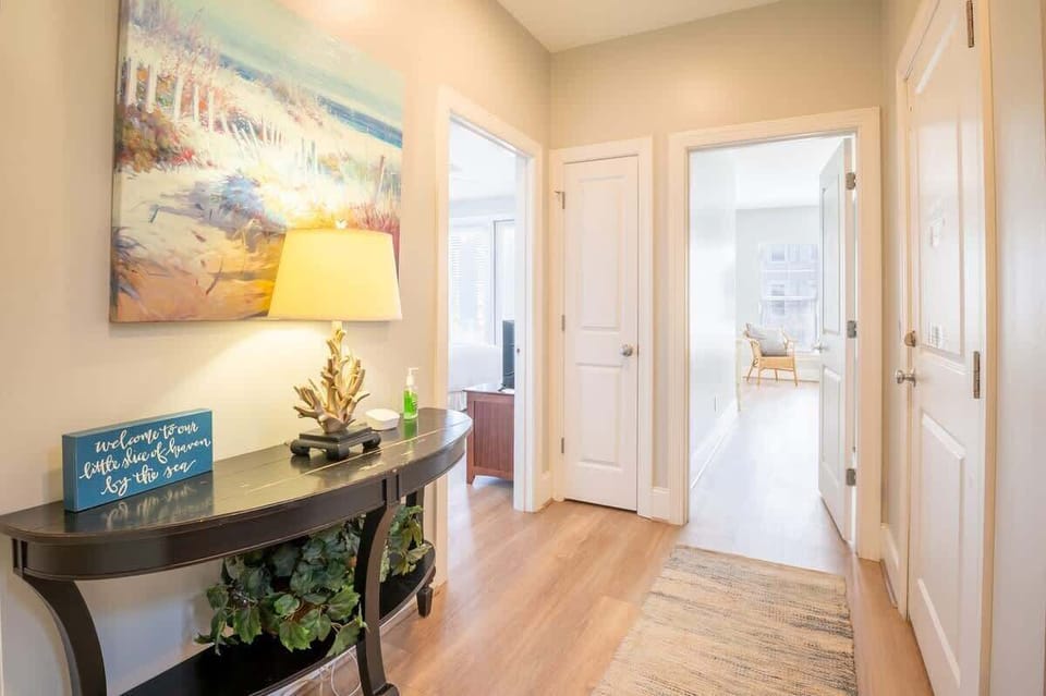 Level 2-Hallway to Both King Suites