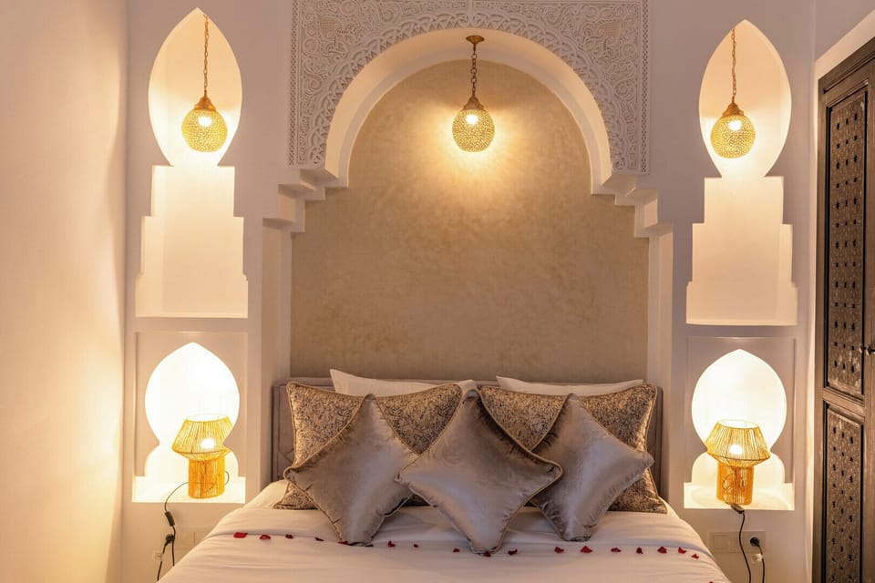 Classic Double Room, 1 Queen Bed, Non Smoking, Air conditioning | In-room safe, soundproofing, iron/ironing board, free WiFi