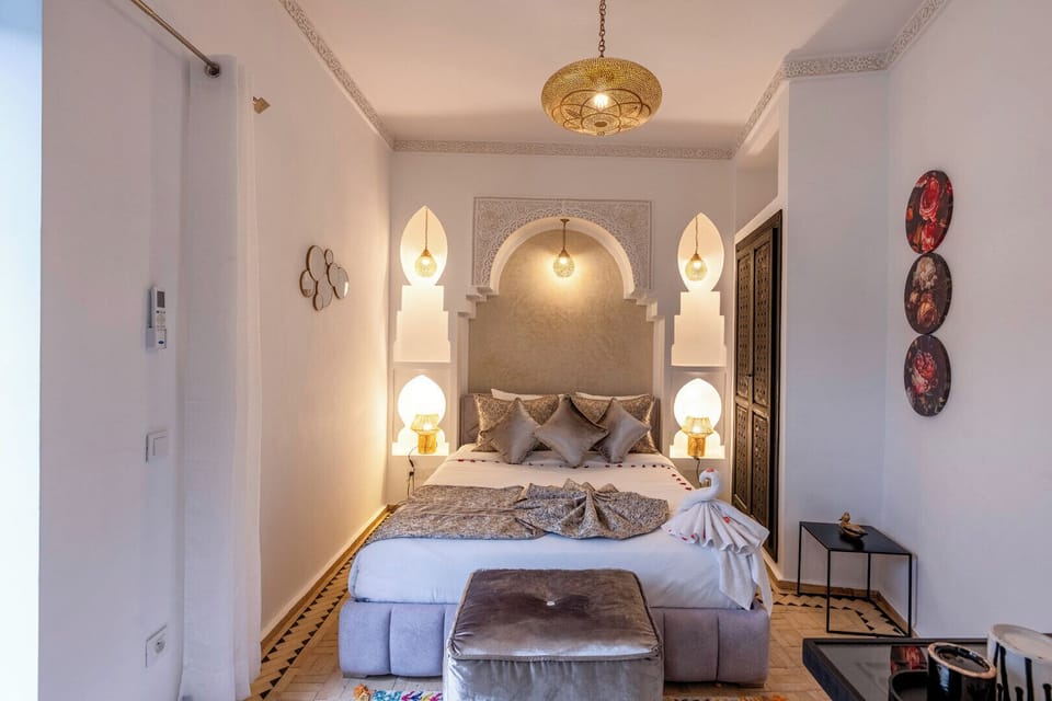 Classic Double Room, 1 Queen Bed, Non Smoking, Air conditioning | In-room safe, soundproofing, iron/ironing board, free WiFi