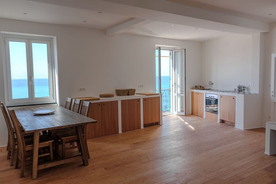 Autumn, Kitchen, Living Room, Spring, Summer