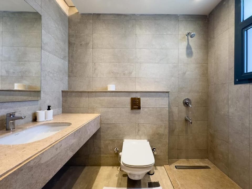 Studio | Bathroom