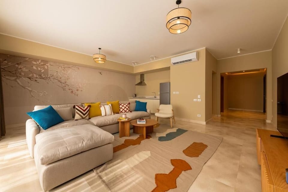 Studio | Living area | Flat-screen TV