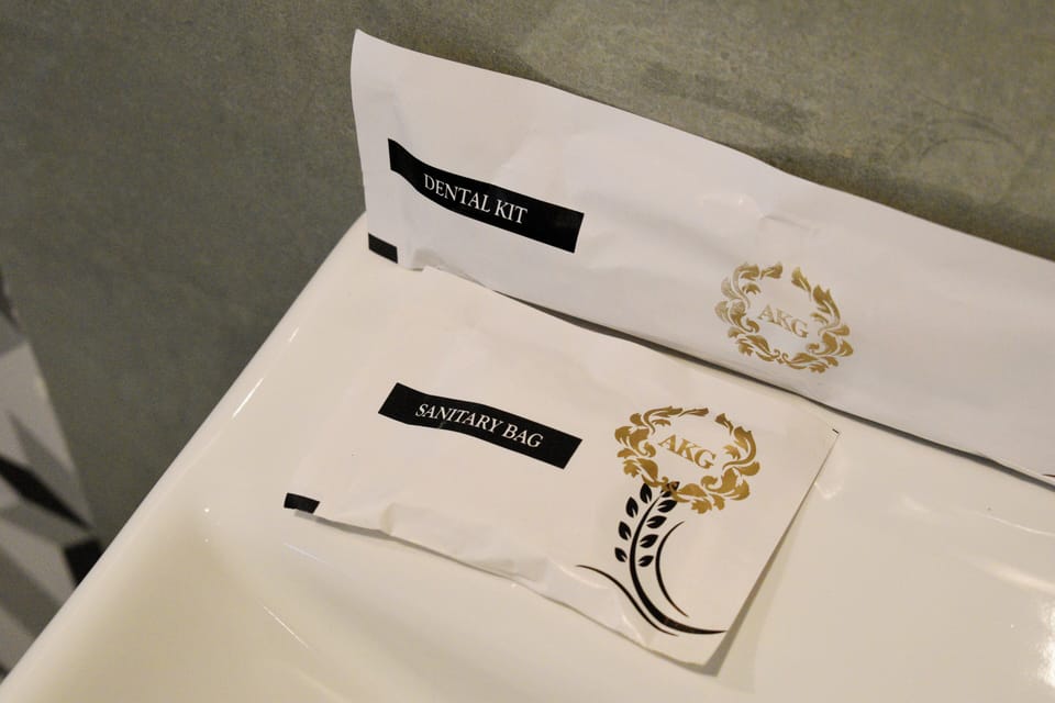 Family Suite | Bathroom | Shower, rainfall showerhead, free toiletries, towels