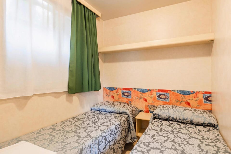 Mobile Home | 2 bedrooms, individually furnished