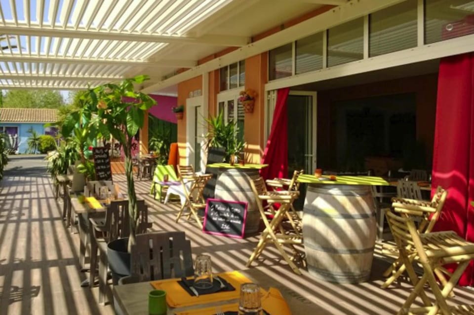 Mobile Home | Outdoor dining