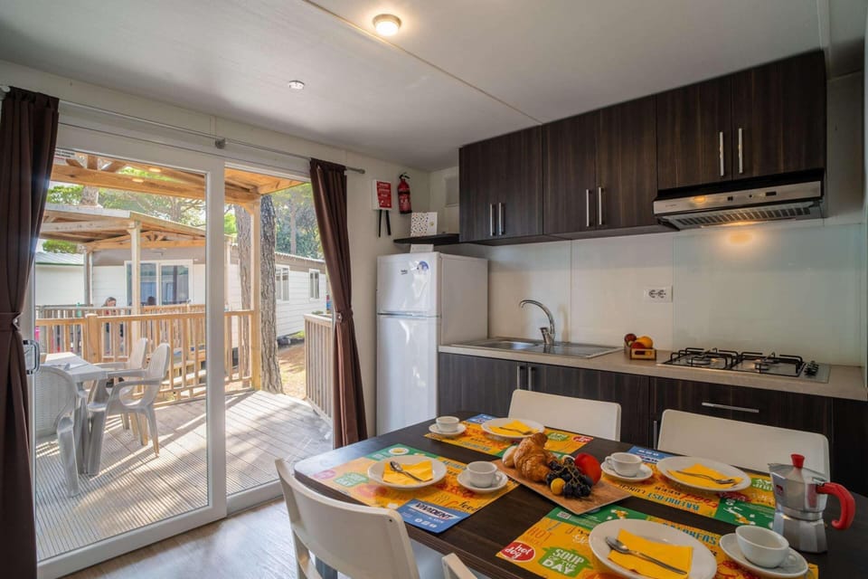 Mobile Home | Dining