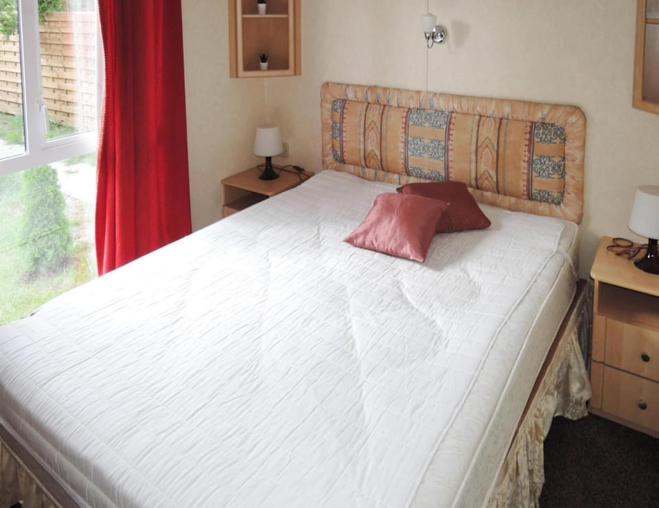 Mobile Home | 3 bedrooms, individually furnished, bed sheets