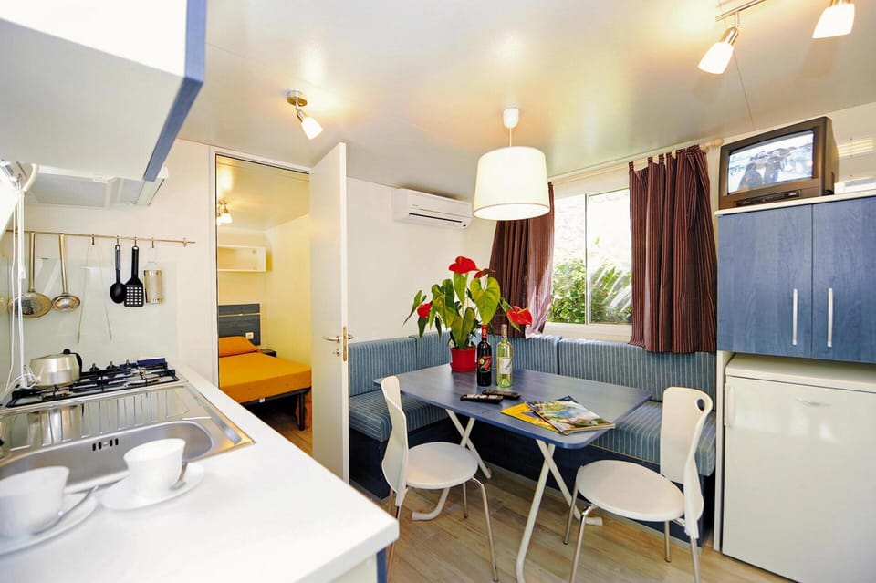 Mobile Home | Dining