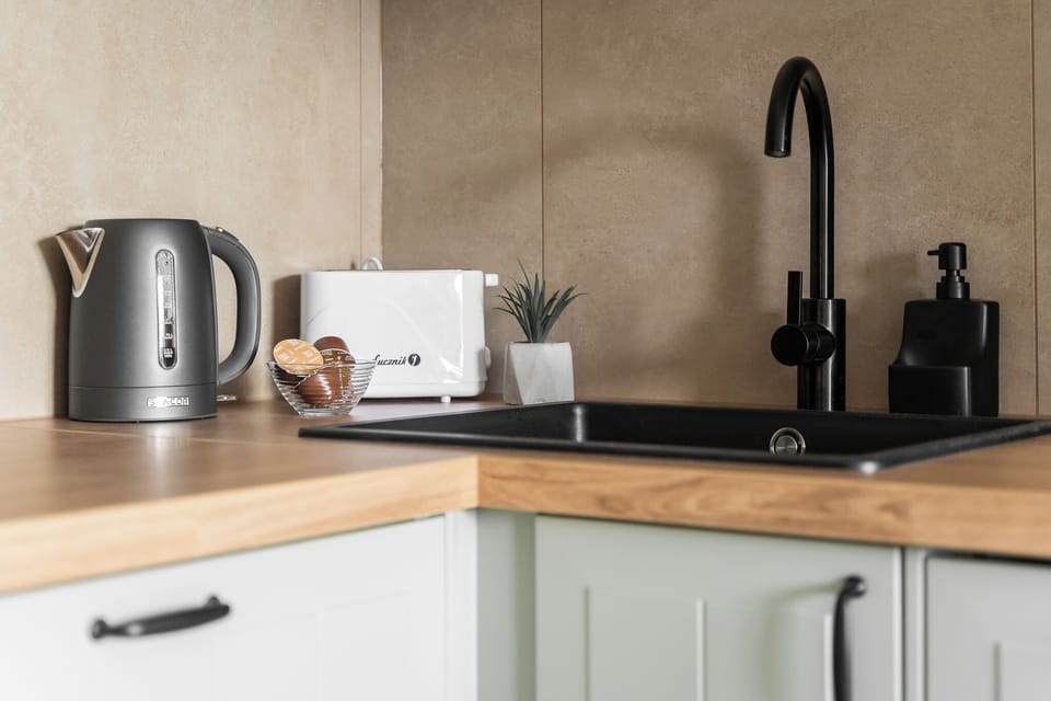 Standard Apartment, Balcony, Courtyard View | Private kitchenette | Electric kettle