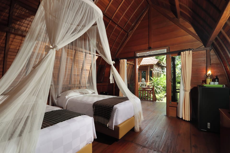 Deluxe Twin Room, Balcony, Garden View | Desk, laptop workspace, free WiFi, bed sheets