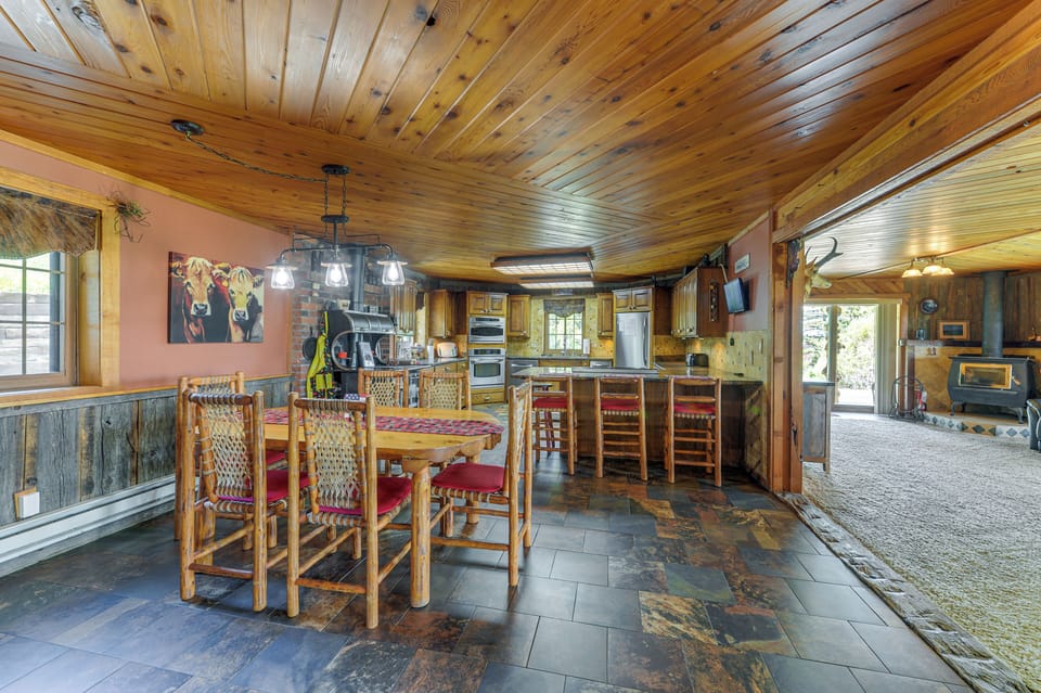 House (5 Bedrooms) | Interior
