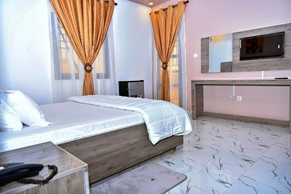 Comfort Double Room | Laptop workspace, free WiFi