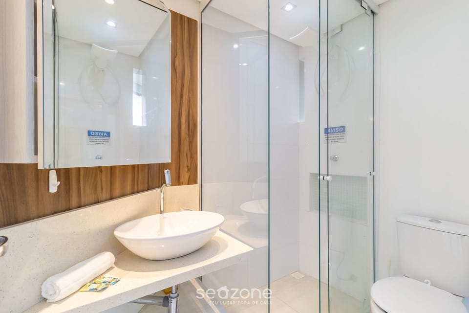 Basic Apartment | Bathroom | Shower