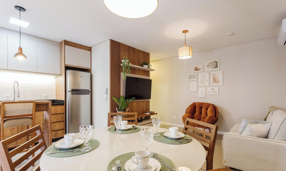 Basic Apartment | Dining