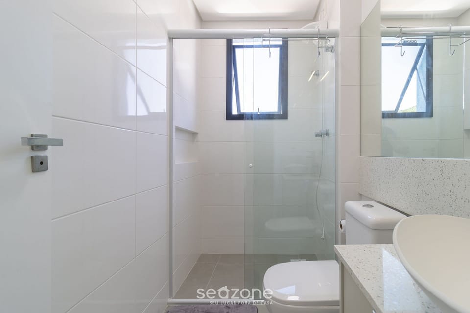 Basic Apartment | Bathroom | Shower
