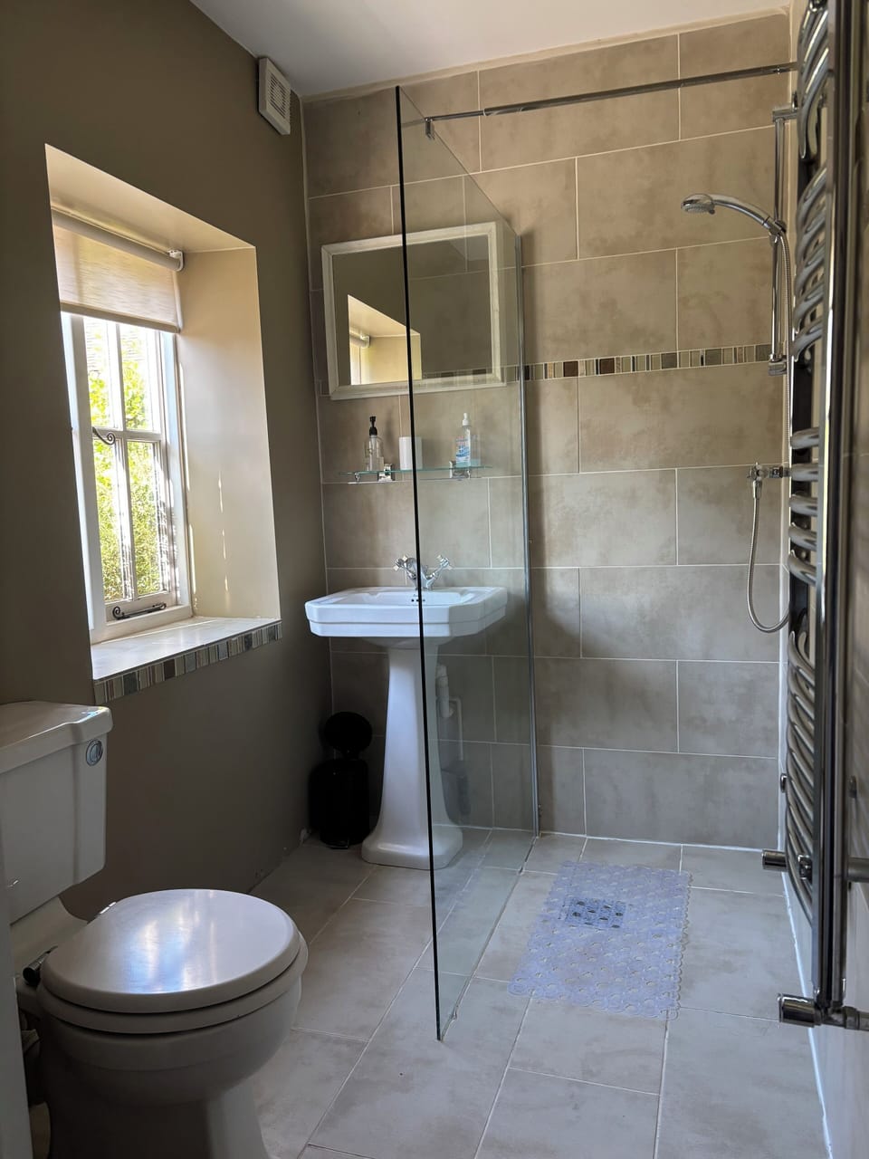 Comfort Double or Twin Room | Bathroom | Shower, hair dryer, soap, shampoo