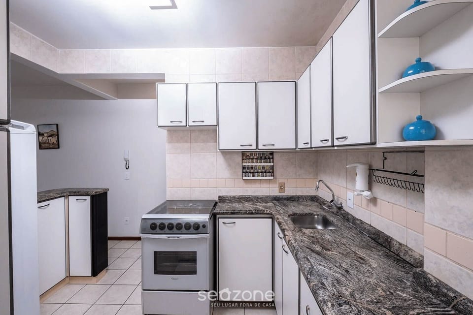 Basic Apartment | Private kitchen | Cookware/dishes/utensils
