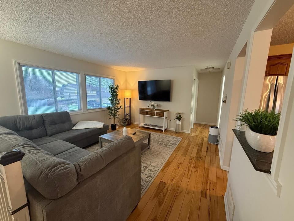 upstairs living room 