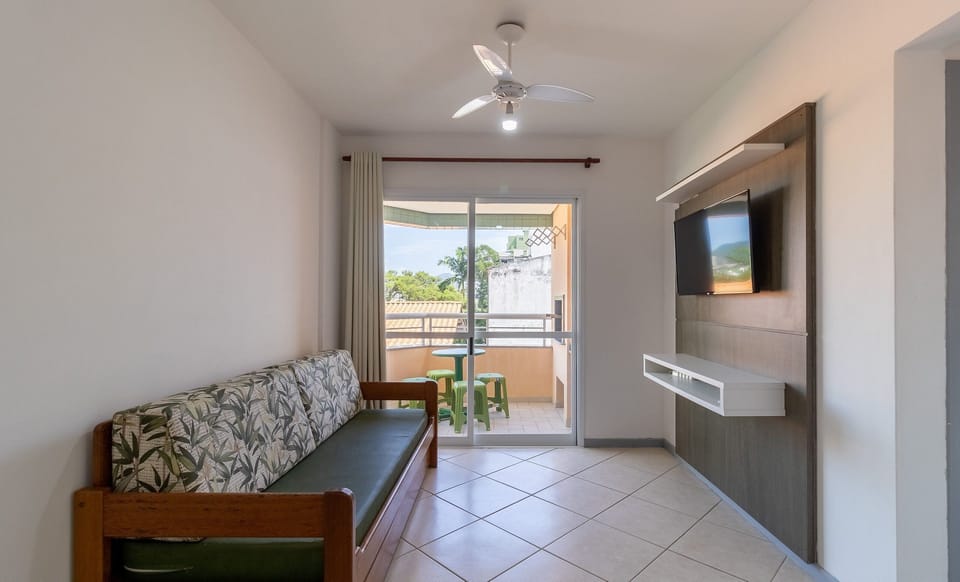 Basic Apartment | Living area