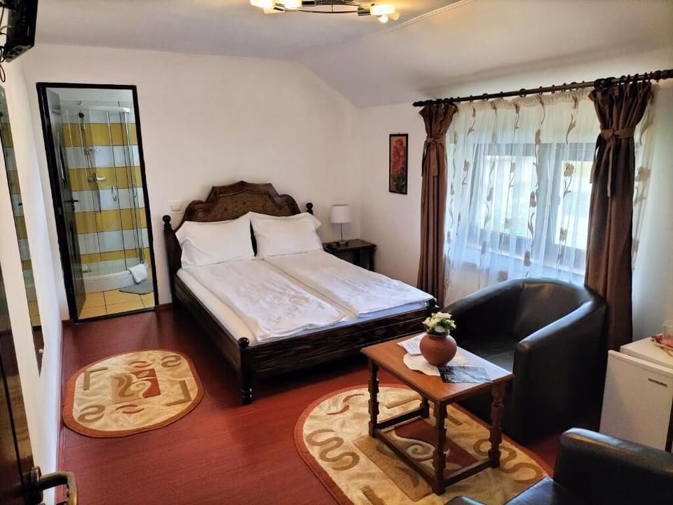 Comfort Double Room, Garden View | Blackout drapes, soundproofing, iron/ironing board, free WiFi